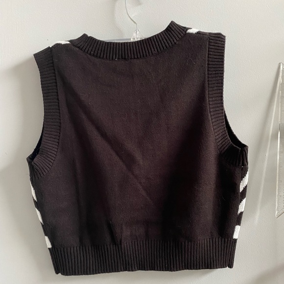 Swirly Sweater Vest - Picture 3 of 4